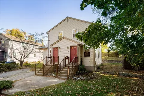 90 Loretta St, Cranston, RI 02910