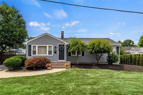 39 Weaver St, Cranston, RI 02920