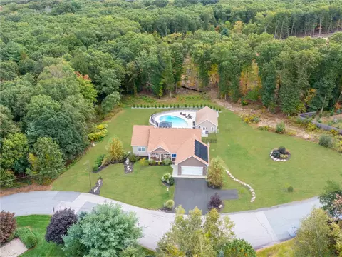 65 S Crestview Dr, Scituate, RI 02857