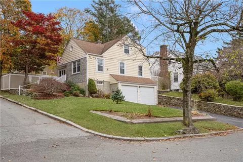24 W View Ave, North Providence, RI 02911