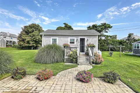 19 2nd St, Westport, MA 02790