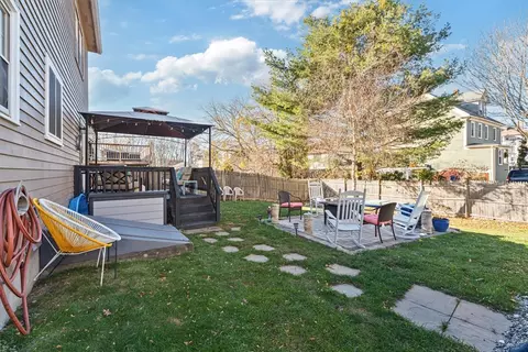 122 Capwell Ave, Woonsocket, RI 02895 photo 25