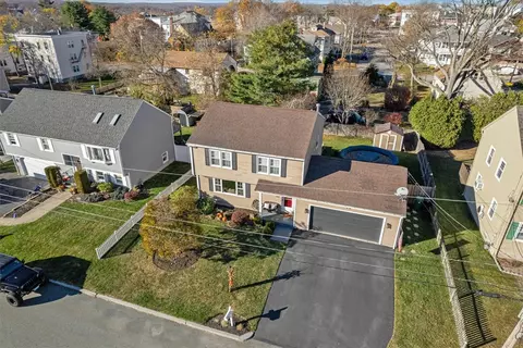122 Capwell Ave, Woonsocket, RI 02895 photo 4
