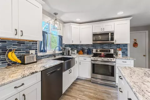 122 Capwell Ave, Woonsocket, RI 02895 photo 11