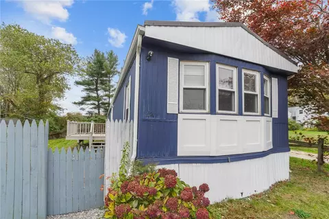41 Bradley Ter, Portsmouth, RI 02871