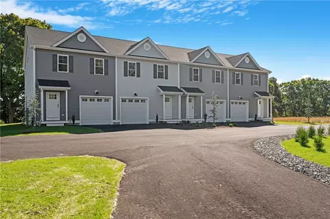 1485 Lonsdale Ave #B, Lincoln, RI 02865