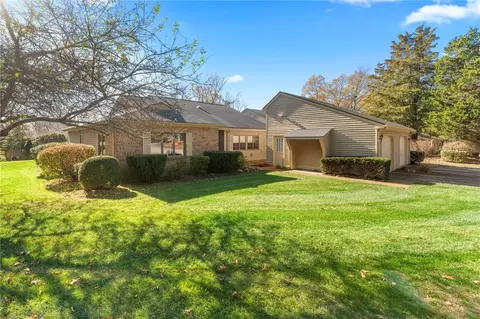 119 Pine Glen Dr, East Greenwich, RI 02818