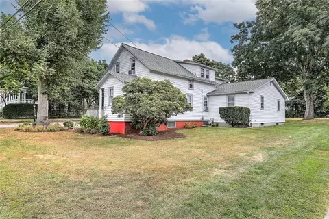 85 Governor Bradford Dr, Barrington, RI 02806