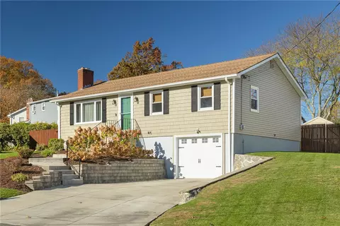 21 Geranium Cir, Cranston, RI 02920