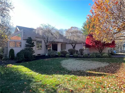 85 Crest Dr, Cranston, RI 02921 photo 2