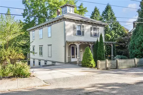 10 Prospect St, East Greenwich, RI 02818