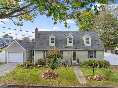 15 Terrace Ave, Tiverton, RI 02878