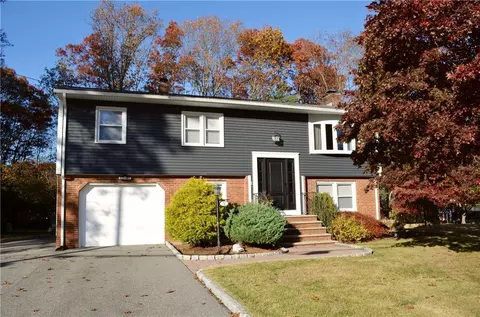5 Chardwood Dr, Coventry, RI 02816
