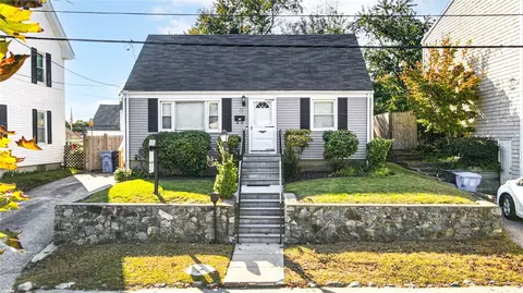 71 Ash Ave, Cranston, RI 02910