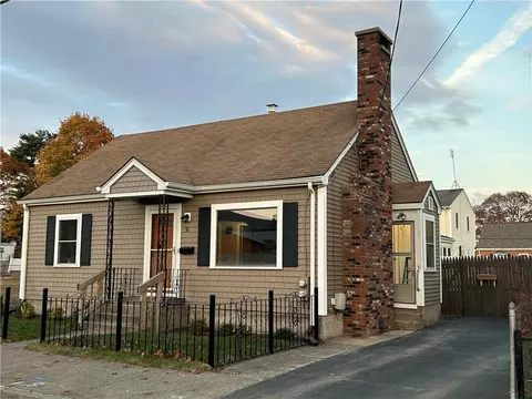 51 Cedarbrook Rd, Pawtucket, RI 02861