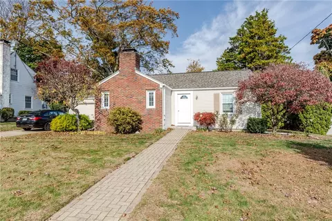 19 Coulters Rd, Cranston, RI 02920