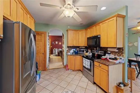 Kitchen - 12 Cold Spring Ln, Mapleville, RI 02839 photo 2 of 4