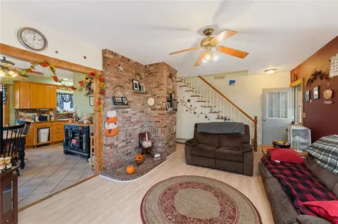 Entry Way - 12 Cold Spring Ln, Mapleville, RI 02839 photo 3 of 6