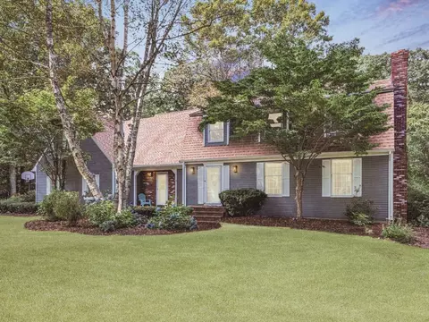 45 Beechwood Dr, Cranston, RI 02921