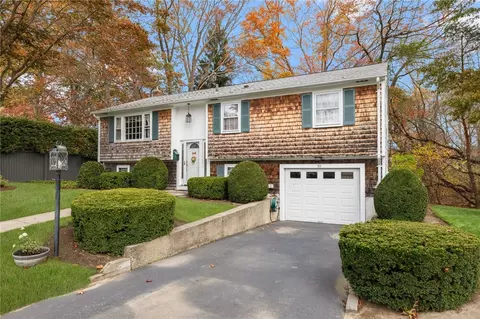 10 Cahir Ct, Warwick, RI 02889 photo 2