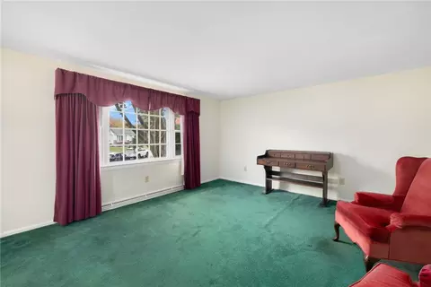 10 Cahir Ct, Warwick, RI 02889 photo 4