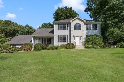 18 Ridgevale Ct, Cranston, RI 02921
