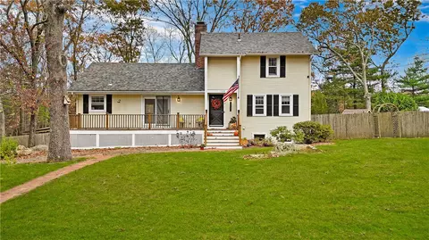 138 Spring Valley Dr, East Greenwich, RI 02818