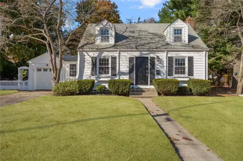 37 Westbrook Rd, Warwick, RI 02886