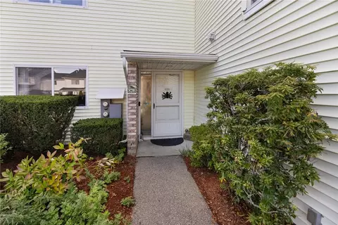 826 Williamsburg Cir, Warwick, RI 02886