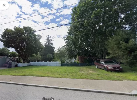 515 Gaskill St, Woonsocket, RI 02895 photo 3