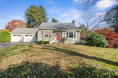 7 Sleepy Hollow Rd, East Greenwich, RI 02818