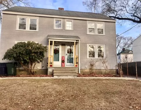 9 Saratoga Rd, North Kingstown, RI 02852