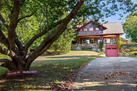 72 Highland Rd, Bristol, RI 02809
