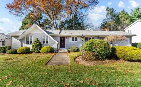 17 Meadow View Blvd, North Providence, RI 02904