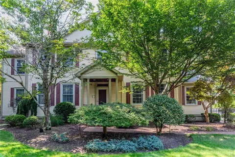 9 Wingate Rd, Lincoln, RI 02865