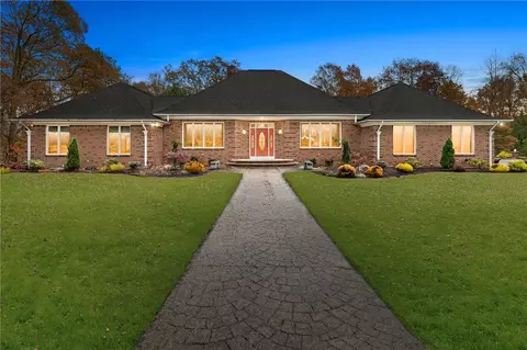 25 Fair Oaks Dr, Lincoln, RI 02865