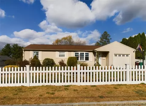 166 Bayberry Rd, Woonsocket, RI 02895