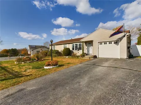 166 Bayberry Rd, Woonsocket, RI 02895 photo 4
