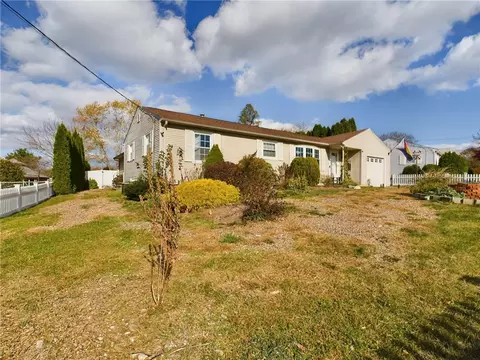166 Bayberry Rd, Woonsocket, RI 02895 photo 3