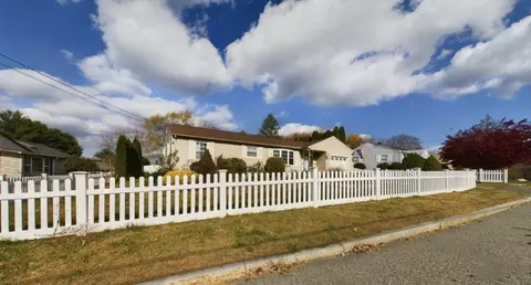 166 Bayberry Rd, Woonsocket, RI 02895 photo 2