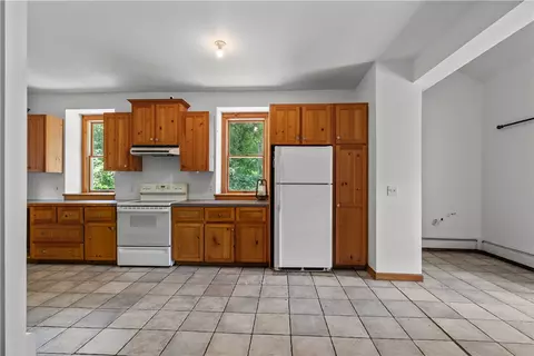 Kitchen - 29 Willard Ave, South Kingstown, RI 02879 photo 1 of 3