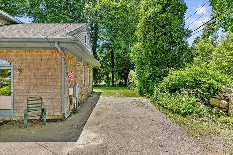 Exterior - 29 Willard Ave, South Kingstown, RI 02879 photo 7 of 12