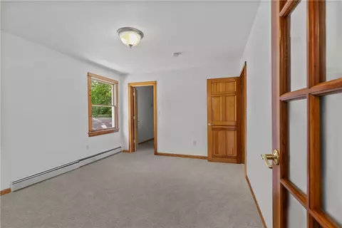 Bedroom - 29 Willard Ave, South Kingstown, RI 02879 photo 5 of 7