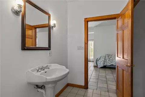 Bath - 29 Willard Ave, South Kingstown, RI 02879 photo 2 of 2