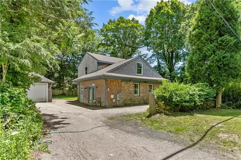 Exterior - 29 Willard Ave, South Kingstown, RI 02879 photo 2 of 12