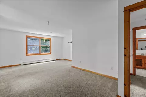 Bedroom - 29 Willard Ave, South Kingstown, RI 02879 photo 2 of 7