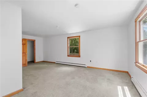 Living - 29 Willard Ave, South Kingstown, RI 02879 photo 7 of 7