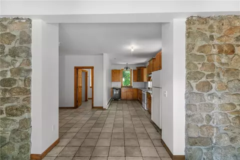 Entry Way - 29 Willard Ave, South Kingstown, RI 02879 photo 1 of 3