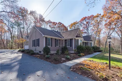 23 Carpenter St, Rehoboth, MA 02769 photo 2