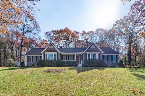 23 Carpenter St, Rehoboth, MA 02769